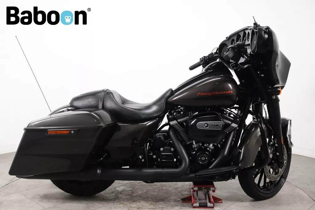 Harley-Davidson Street Glide FLHXS Special 114