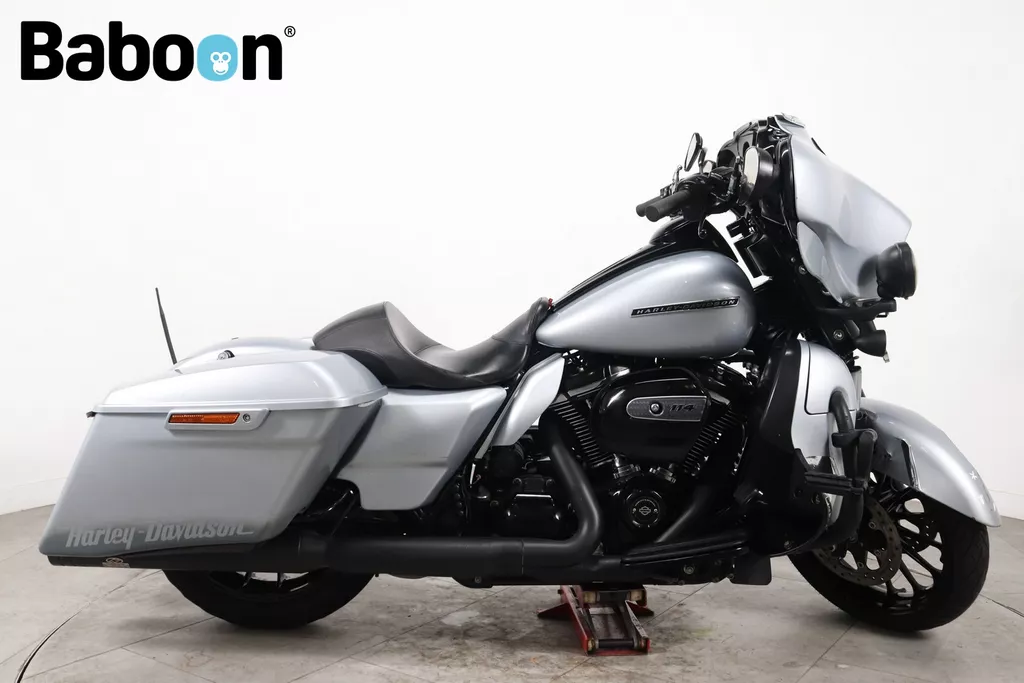 Harley-Davidson Street Glide FLHXS Special 114
